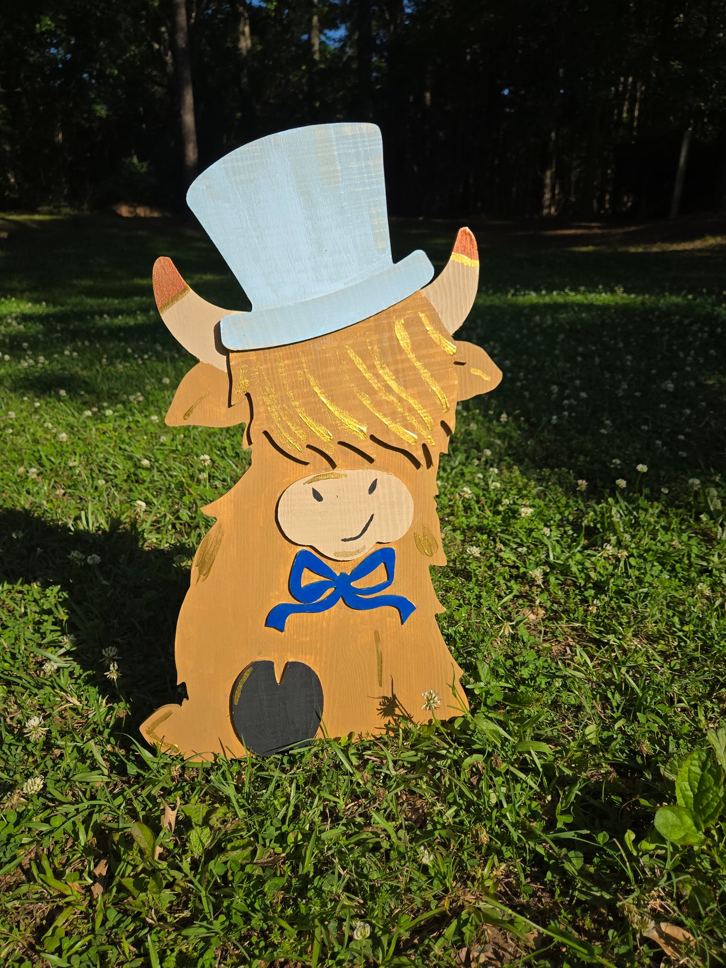 Hand-Painted Highland Cow – Freestanding, Door Hanger, or Stake Option