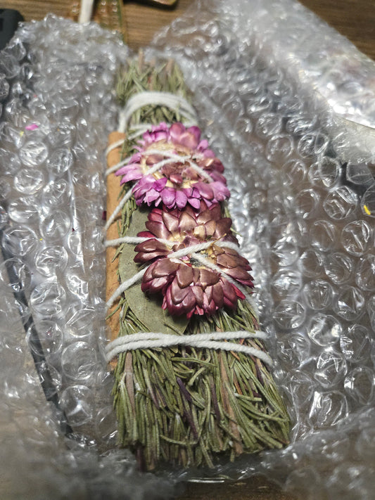 Rosemary bayleaf bundles